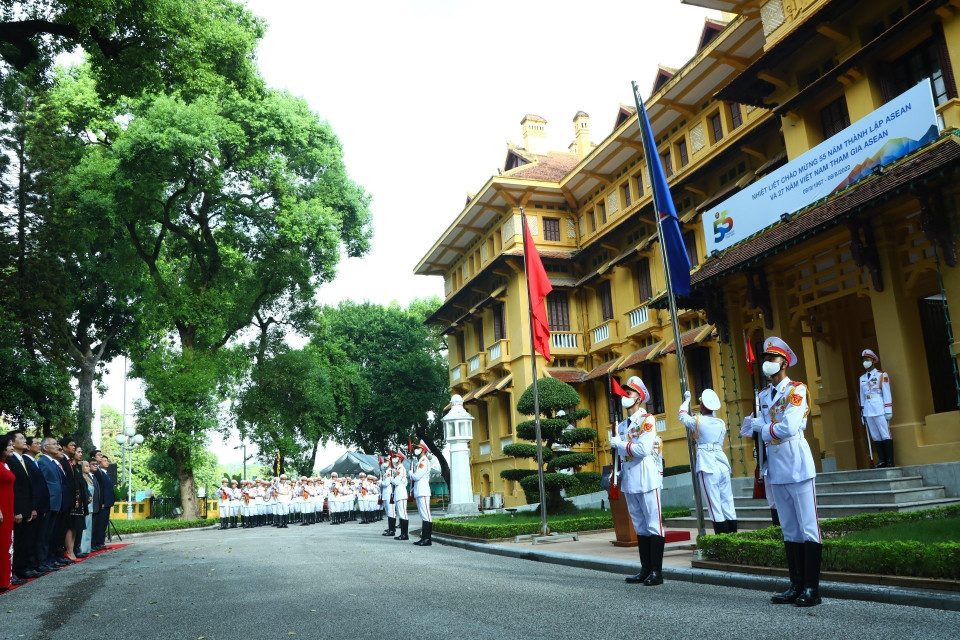 Quang cảnh Lễ Thượng cờ. (Ảnh: Văn Điệp/TTXVN)