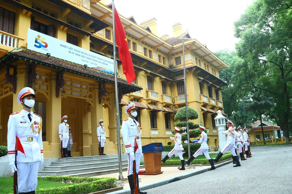 Quang cảnh Lễ Thượng cờ. (Ảnh: Văn Điệp/TTXVN)