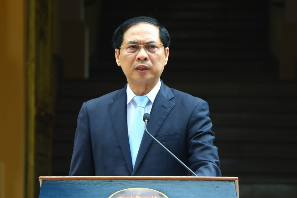 Bộ trưởng Bộ Ngoại giao Bùi Thanh Sơn phát biểu tại Lễ Thượng cờ. (Ảnh: Văn Điệp/TTXVN)