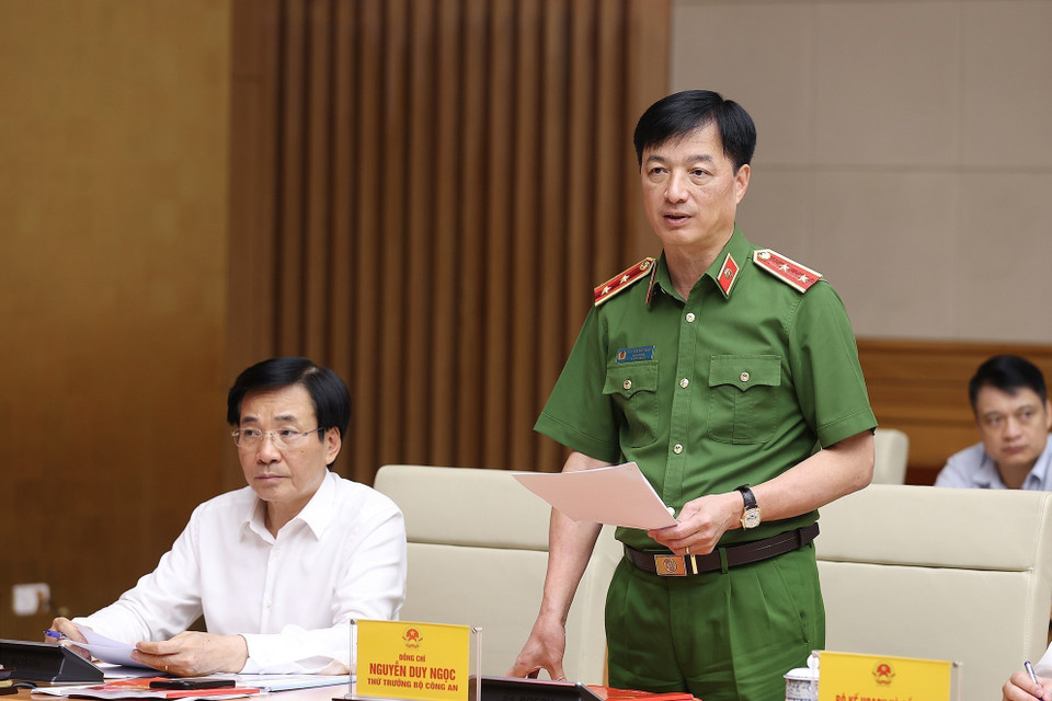Trung tướng Nguyễn Duy Ngọc, Thứ trưởng Bộ Công an báo cáo sơ kết 6 tháng triển khai thực hiện đề án. (Ảnh: Dương Giang/TTXVN)