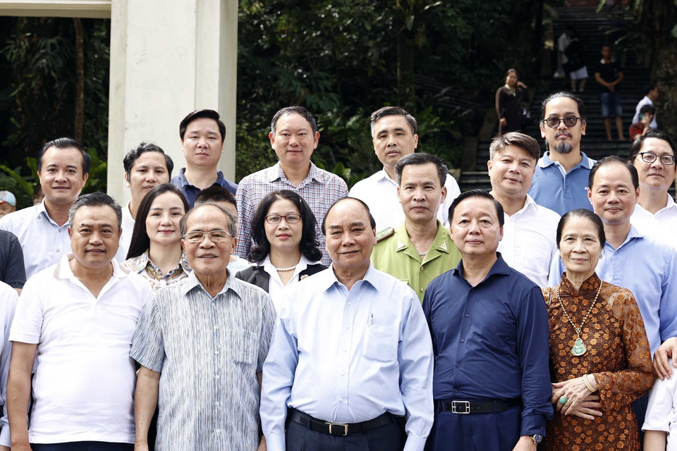 Hoạt động của Chủ tịch nước tại Đền thờ Bác Hồ. (Ảnh: Thống Nhất/TTXVN)