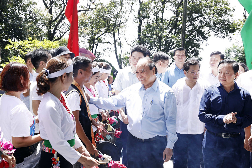 Hoạt động của Chủ tịch nước tại Đền thờ Bác Hồ. (Ảnh: Thống Nhất/TTXVN)