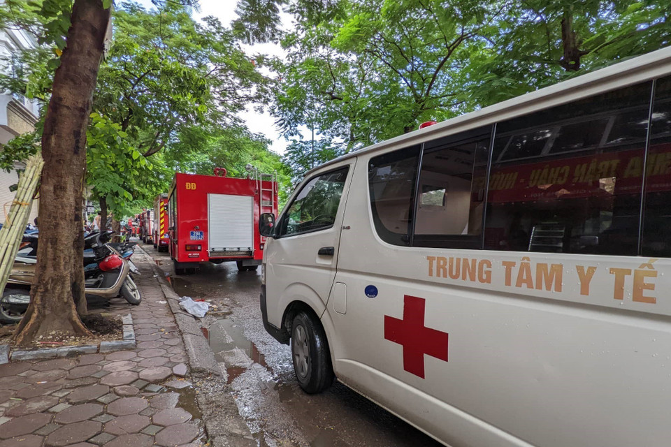 Thông tin sơ bộ ban đầu, đám cháy xuất phát từ khu vực tầng 6 quán karaoke cao 6 tầng đang dừng hoạt động để sửa chữa.(Ảnh: TTXVN phát)