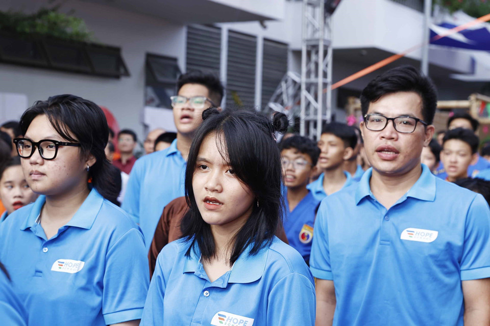 Học sinh trường tiểu học, THCS và THPT Hy Vọng tại Ngày hội tới trường.(Ảnh: Thống Nhất/TTXVN)