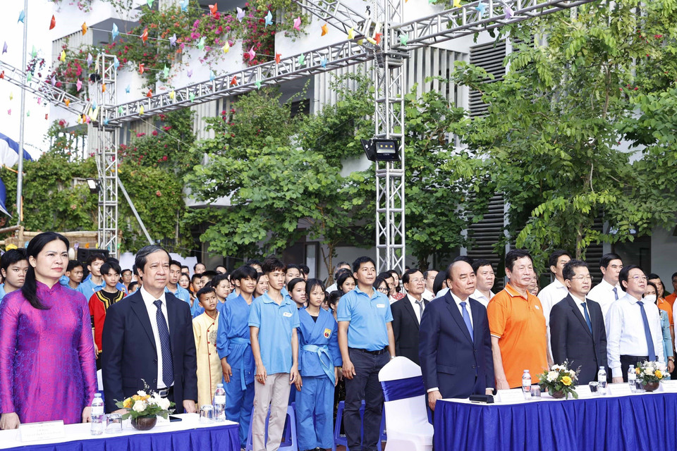 Chủ tịch nước Nguyễn Xuân Phúc dự Ngày hội tới trường tại trường tiểu học, THCS và THPT Hy Vọng. (Ảnh: Thống Nhất/TTXVN)