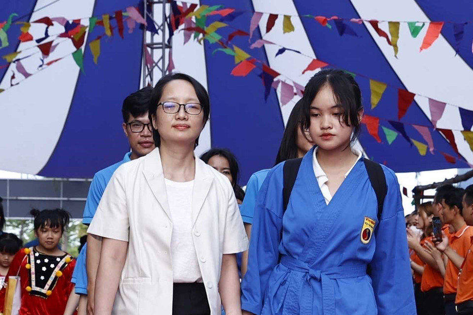 Các đơn vị tài trợ đồng hành cùng các em nhỏ mồ côi cha, mẹ do COVID-19. (Ảnh: Thống Nhất/TTXVN)