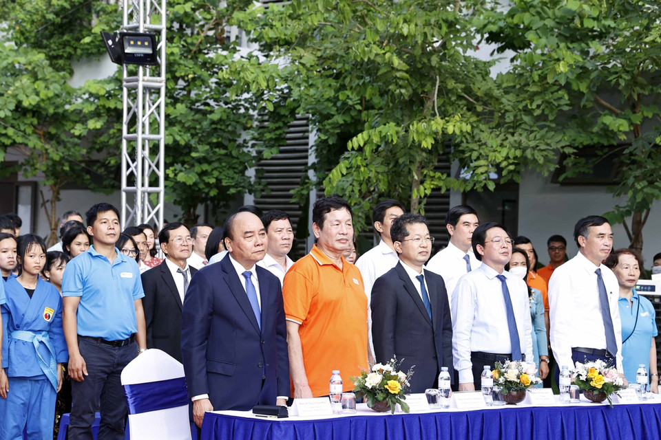 Chủ tịch nước Nguyễn Xuân Phúc dự Ngày hội tới trường tại trường tiểu học, THCS và THPT Hy Vọng. (Ảnh: Thống Nhất/TTXVN)