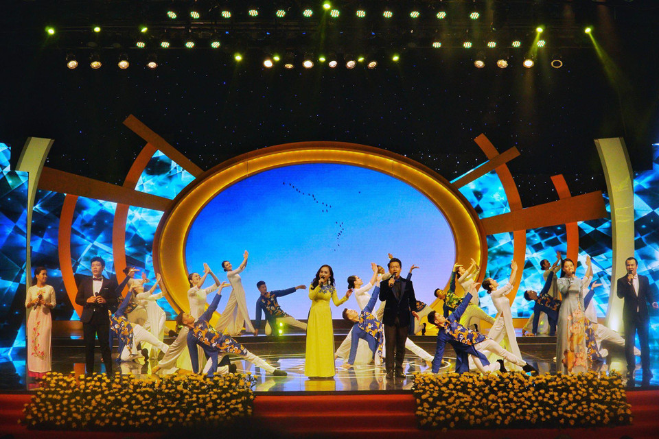 Lễ trao Giải Báo chí quốc gia lần thứ 13 (năm 2018) đã được tổ chức trang trọng tại Hà Nội tối 21/6 nhân kỷ niệm 94 năm Ngày Báo chí cách mạng Việt Nam (21/6/1925-21/6/2019). (Ảnh: Minh Hiếu/Vietnam+)