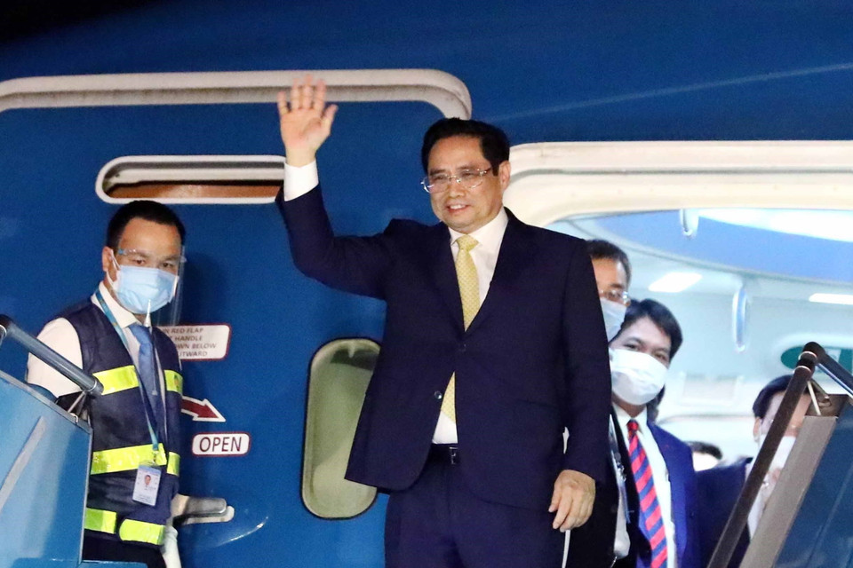 Thủ tướng Phạm Minh Chính về tới sân bay quốc tế Nội Bài (Hà Nội). (Ảnh: Phạm Kiên/TTXVN)