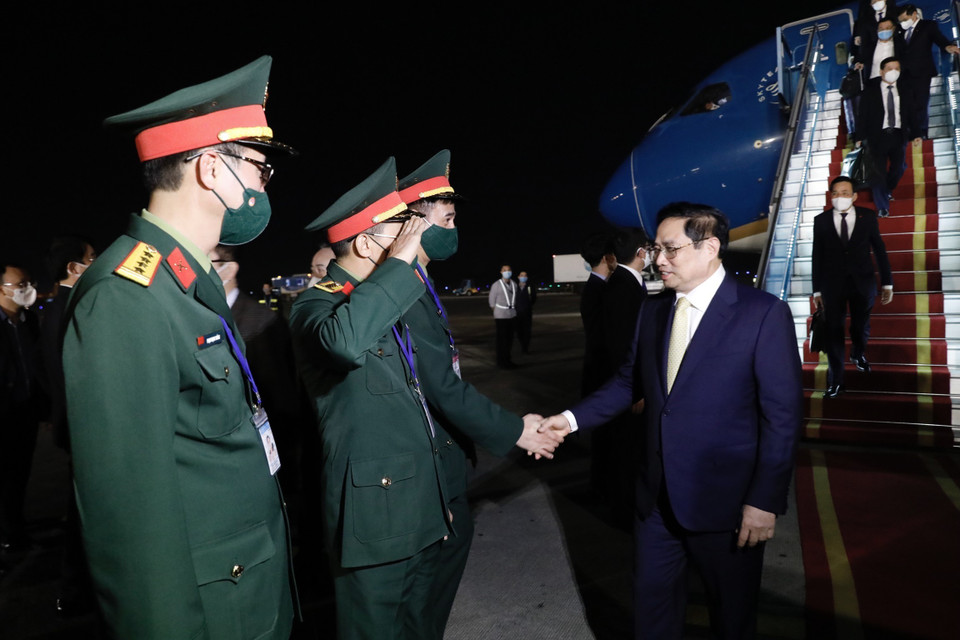 Thủ tướng Chính phủ Phạm Minh Chính và đoàn đại biểu cấp cao Việt Nam về đến Thủ đô Hà Nội. (Ảnh: Dương Giang/TTXVN)