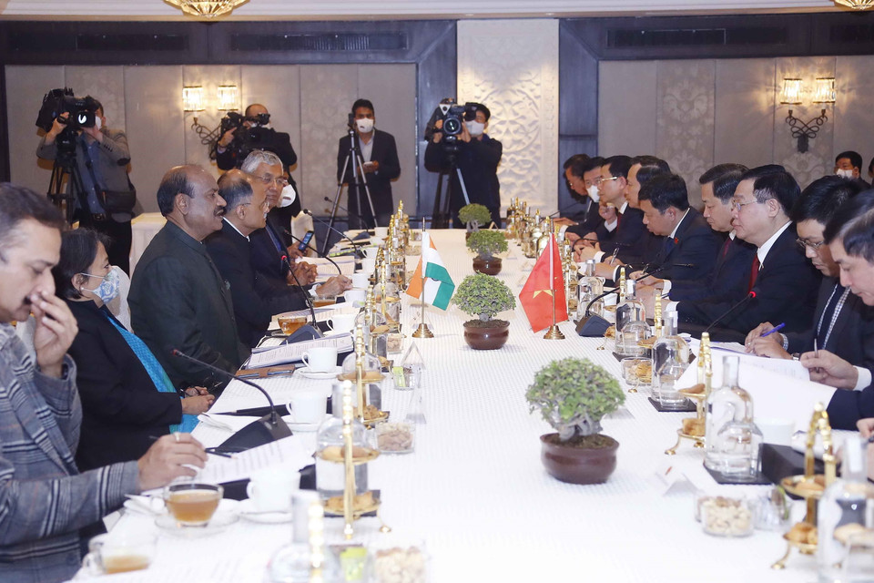 Hình ảnh Chủ tịch Quốc hội Vương Đình Huệ hội đàm với Chủ tịch Hạ viện Ấn Độ Om Birla. (Ảnh: Doãn Tấn/TTXVN)