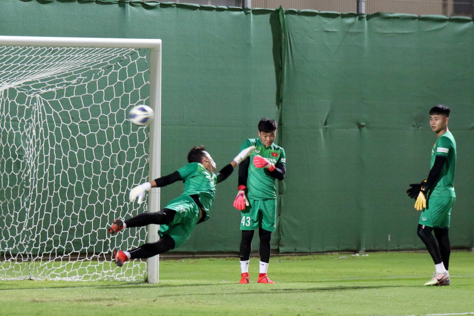 Các thủ môn của đội tuyển tập riêng. (Nguồn: TTXVN)