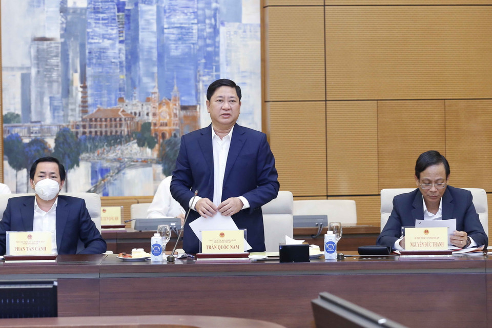 Chủ tịch Ủy ban Nhân dân tỉnh Ninh Thuận Trần Quốc Nam phát biểu tại cuộc họp. (Ảnh: Doãn Tấn/TTXVN)