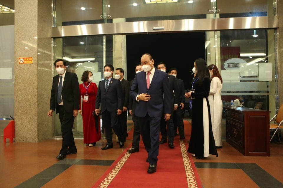 Chủ tịch nước Nguyễn Xuân Phúc đến dự Lễ trao giải Báo chí Quốc gia lần XV-năm 2020. (Ảnh: Hoàng Đạt/Vietnam+)