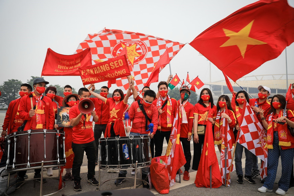 Banner với những khẩu hiệu để cổ vũ tinh thần cho các cầu thủ. (Ảnh: Thành Đạt/TTXVN)