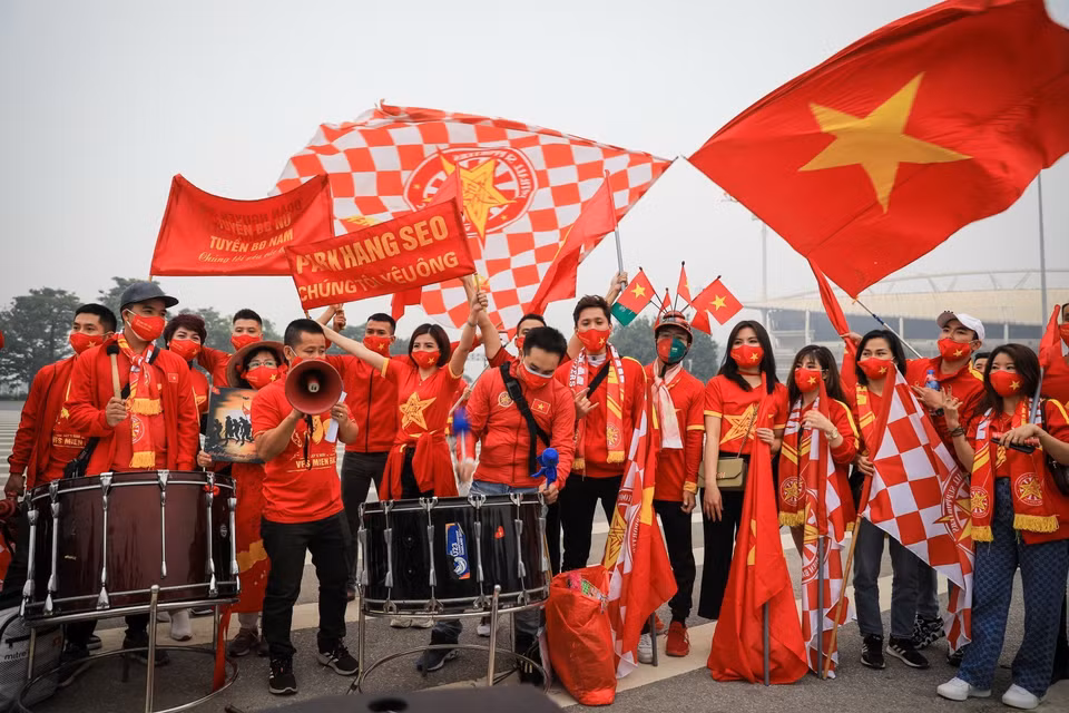 Banner với những khẩu hiệu để cổ vũ tinh thần cho các cầu thủ. (Ảnh: Thành Đạt/TTXVN)