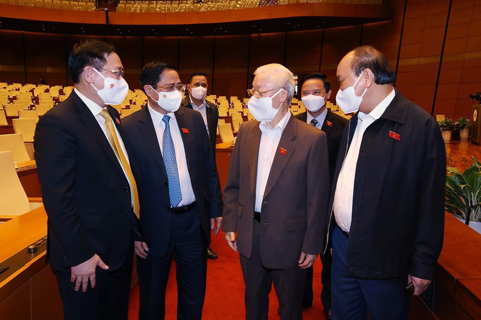 Tổng Bí thư Nguyễn Phú Trọng, Chủ tịch nước Nguyễn Xuân Phúc,Thủ tướng Chính phủ Phạm Minh Chính, Chủ tịch Quốc hội Vương Đình Huệ dự Phiên chất vấn và trả lời chất vấn. (Ảnh: Trí Dũng/TTXVN)