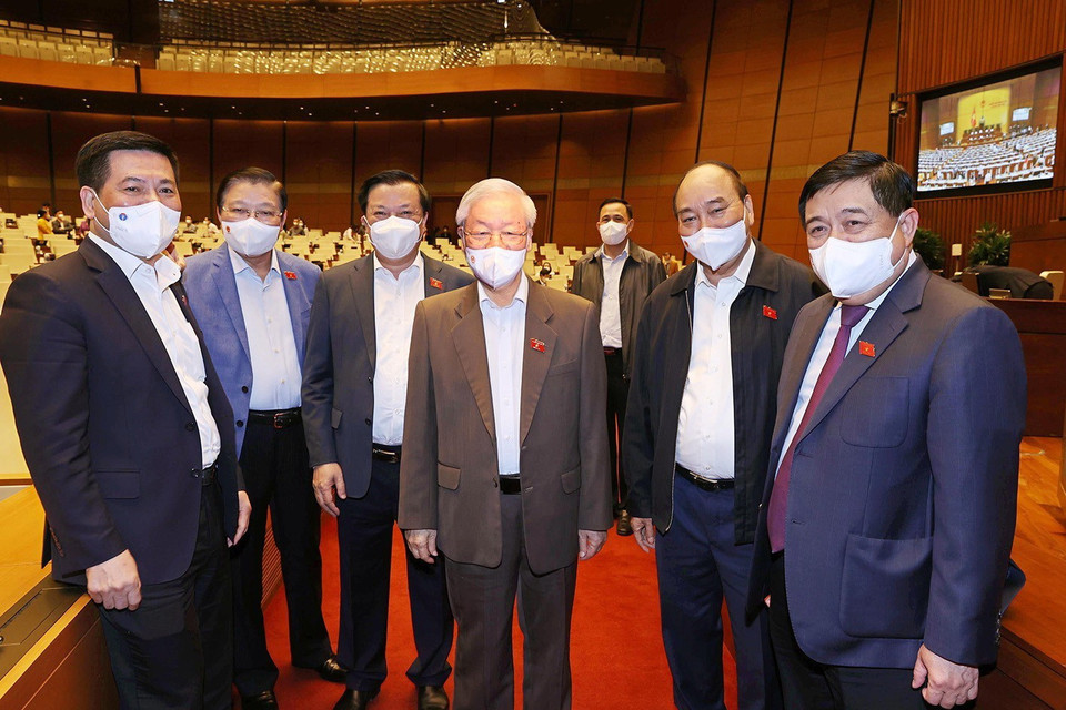 Tổng Bí thư Nguyễn Phú Trọng, Chủ tịch nước Nguyễn Xuân Phúc cùng các đại biểu dự Phiên chất vấn và trả lời chất vấn. (Ảnh: Trí Dũng/TTXVN)