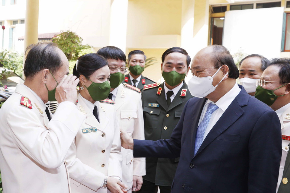 Chủ tịch nước Nguyễn Xuân Phúc với các đại biểu tham dự buổi lễ. (Ảnh: Thống Nhất/TTXVN)