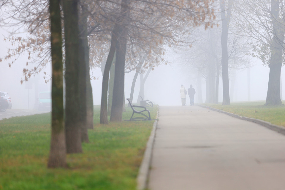 Sương mù bao phủ dày đặc tạo nên khung cảnh mới lạ cho Moskva. (Ảnh: Trần Hiếu/TTXVN)