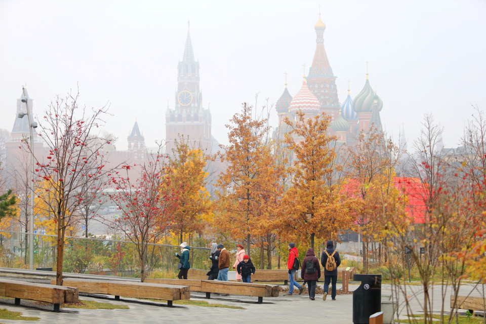 Hiện tượng sương mù dày đặc bao phủ thủ đô Moskva của Nga. (Ảnh: Trần Hiếu/TTXVN)