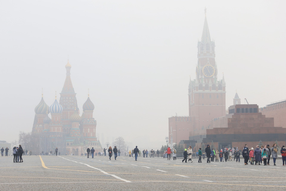 Trưa ngày 2/11, sương mù vẫn còn bao phủ Quảng trường Đỏ ở trung tâm thành phố Moskva. (Ảnh: Trần Hiếu/TTXVN)