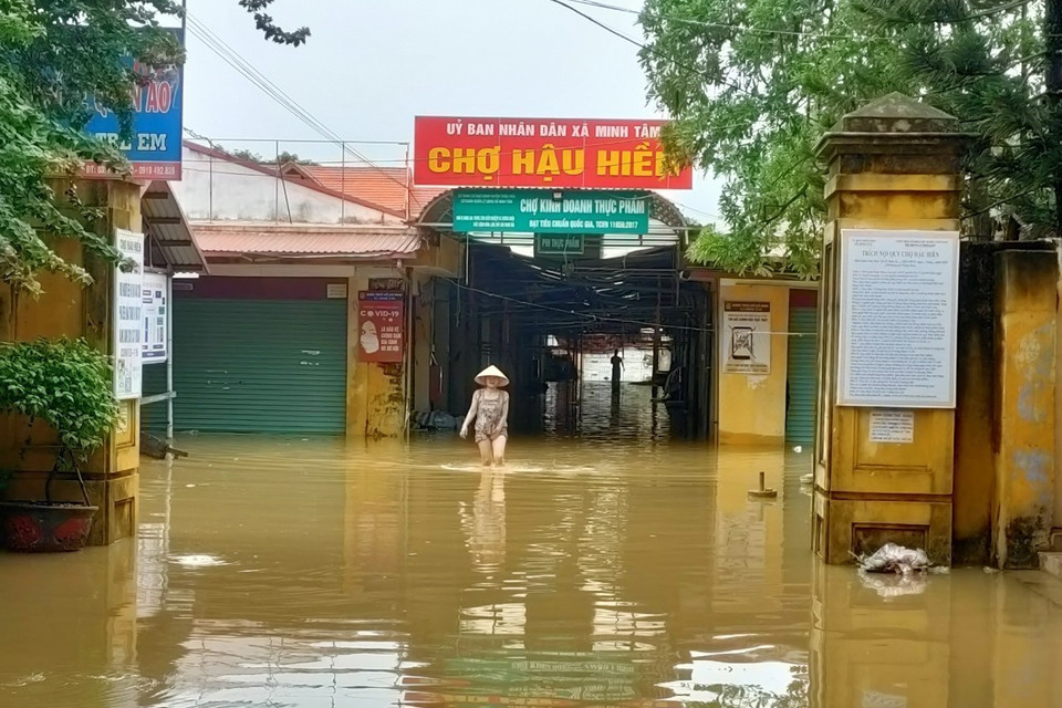 Thanh Hóa: Mưa lớn khiến nhiều hộ dân bị ngập sâu trong nước lũ(Ảnh: TTXVN phát)