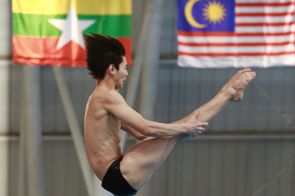 Phần thi đấu của vận động viên Việt Nam Nguyễn Tùng Dương nội dung Đơn nam cầu mềm 3m. (Ảnh: Trọng Đạt/TTXVN)