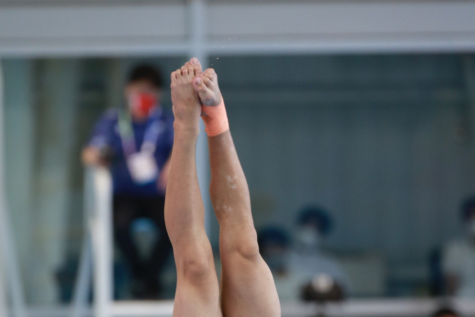  Phần thi đấu của vận động viên Việt Nam Đinh Anh Tuấn nội dung Đơn nam cầu mềm 3m. (Ảnh: Trọng Đạt/TTXVN)