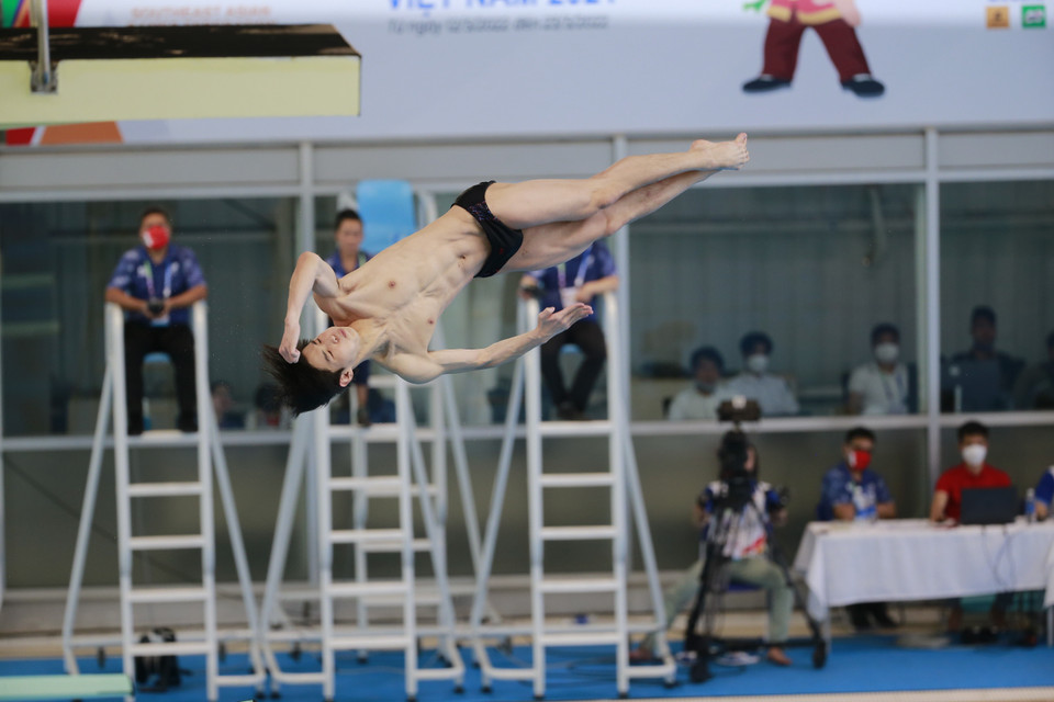 Phần thi đấu của vận động viên Việt Nam Nguyễn Tùng Dương nội dung Đơn nam cầu mềm 3m. (Ảnh: Trọng Đạt/TTXVN)