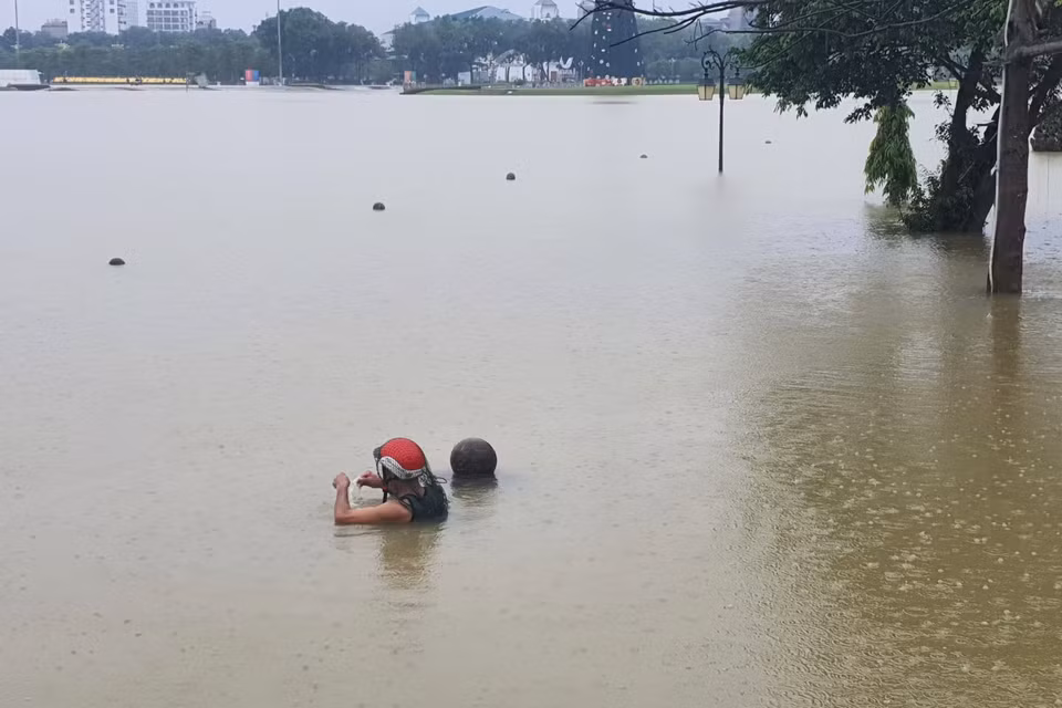Tính đến trưa ngày 24/5, toàn tỉnh hiện đã có hơn 4.900 ha lúa và cây hoa màu bị ngập úng, hơn 23 ha thủy sản bị hư hại. (Ảnh: Nguyễn Trọng Lịch/TTXVN)