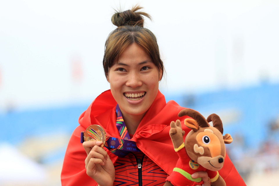 Vận động viên Bùi Thị Nguyên (Việt Nam) Huy chương Vàng nội dung 100m vượt rào nữ.(Ảnh: Huy Hùng/TTXVN)