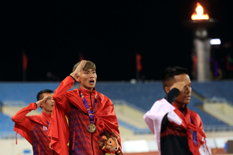 Vận động viên Lê Tiến Long (Việt Nam) giành Huy chương Vàng nội dung 3000m vượt chướng ngại vật. (Ảnh: Huy Hùng/TTXVN)