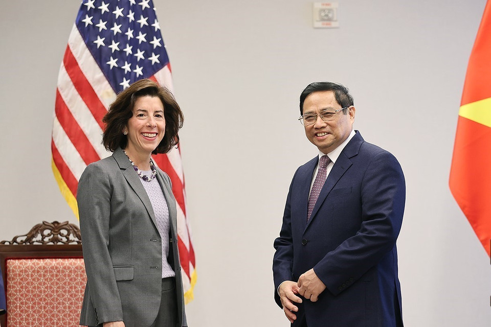 Thủ tướng Phạm Minh Chính tiếp Bộ trưởng Thương mại Hoa Kỳ. (Ảnh: Dương Giang/TTXVN)