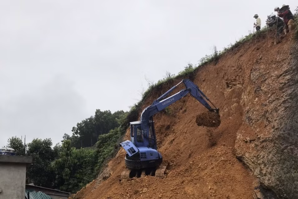 Mưa lớn kéo dài gây nhiều thiệt hại tại Yên Bái. (Ảnh: TTXVN phát)