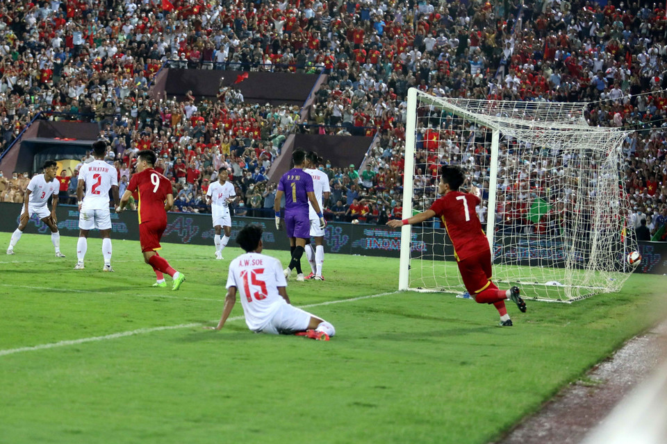 Bàn thắng duy nhất của trận đấu được ghi bởi tiền vệ đội trưởng Đỗ Hùng Dũng của U23 Việt Nam. (Ảnh: Trung Kiên/TTXVN)