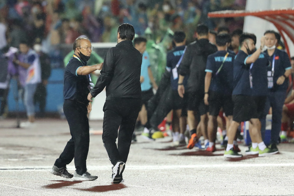 Những hình ảnh trong trận đấu. (Nguồn: TTXVN)