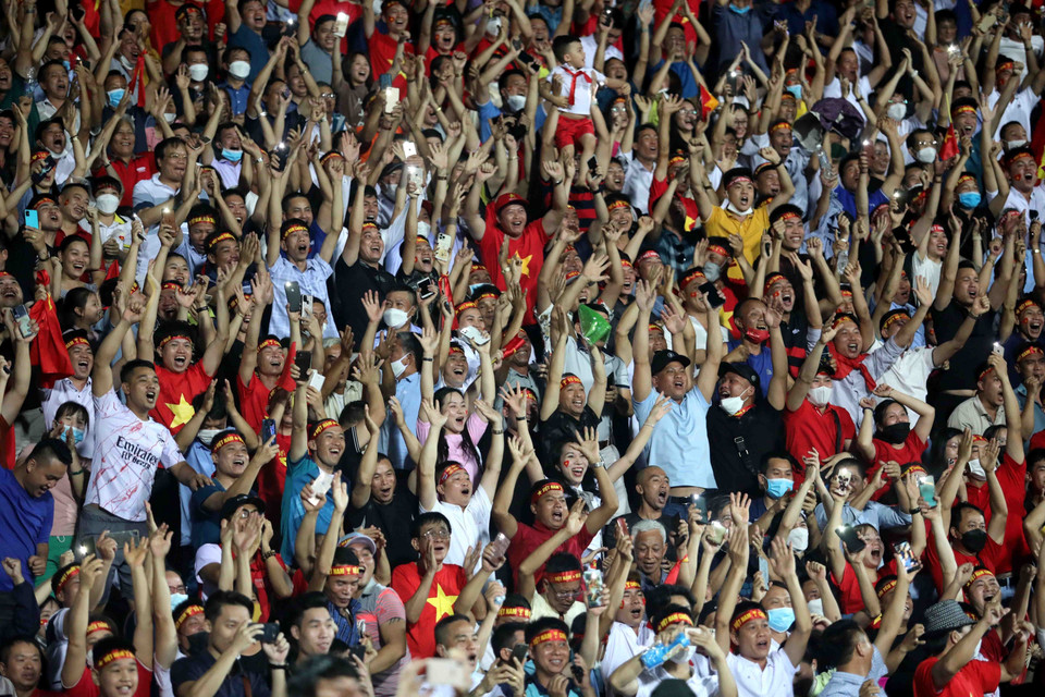 Các cổ động viên Việt Nam ăn mừng bàn thắng của U23 Việt Nam. (Ảnh: Trung Kiên/TTXVN)