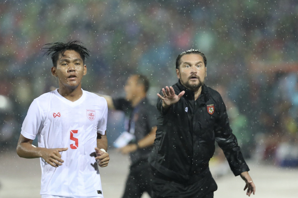 Những hình ảnh trong trận đấu. (Nguồn: TTXVN)