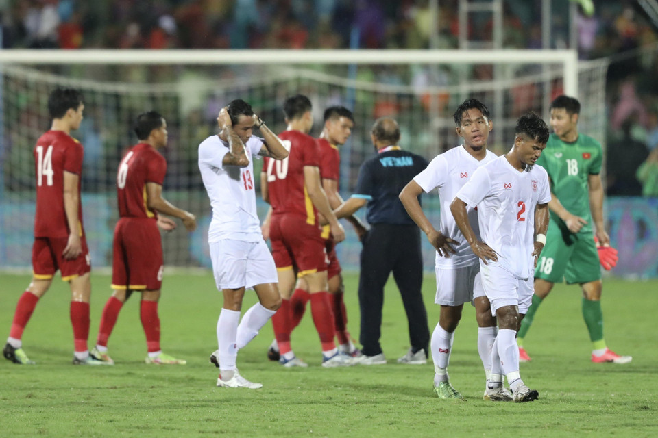 Những hình ảnh trong trận đấu. (Nguồn: TTXVN)