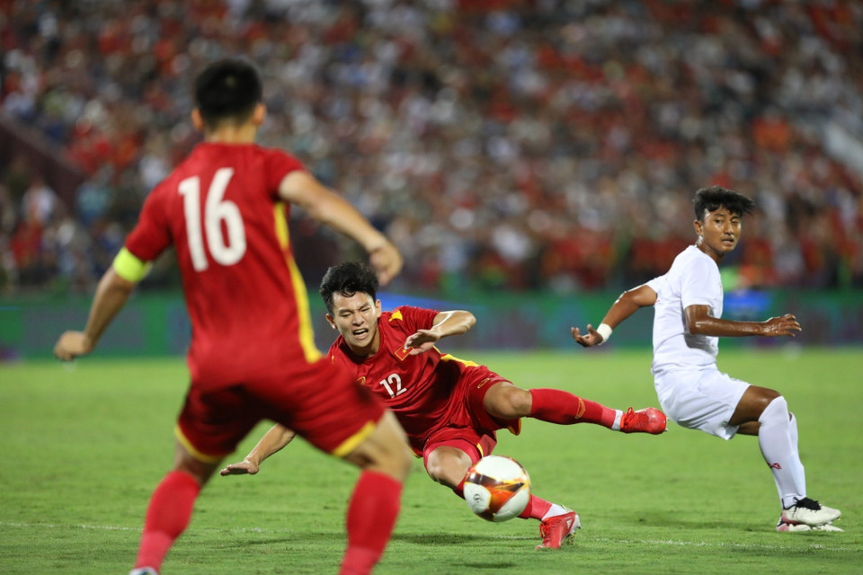 Những hình ảnh trong trận đấu. (Nguồn: TTXVN)