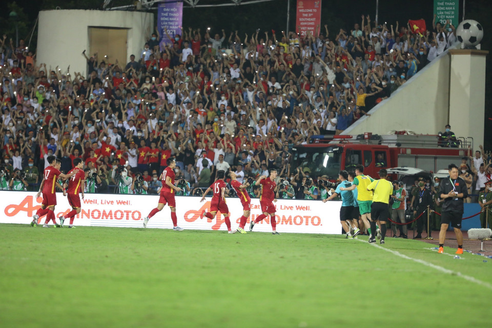 Những hình ảnh trong trận đấu. (Nguồn: TTXVN)