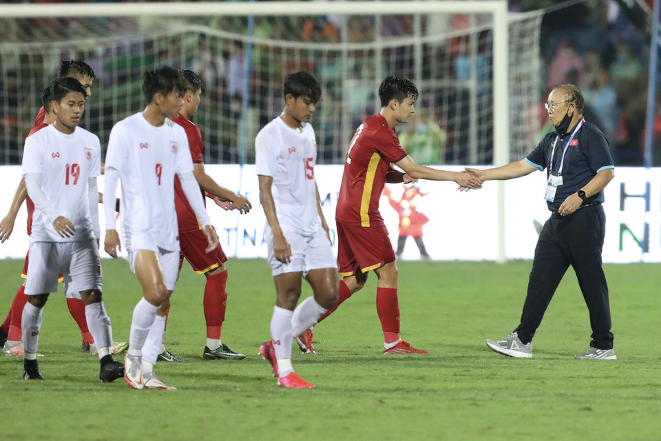 Những hình ảnh trong trận đấu. (Nguồn: TTXVN)