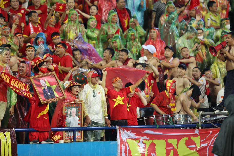 Những hình ảnh trong trận đấu. (Nguồn: TTXVN)