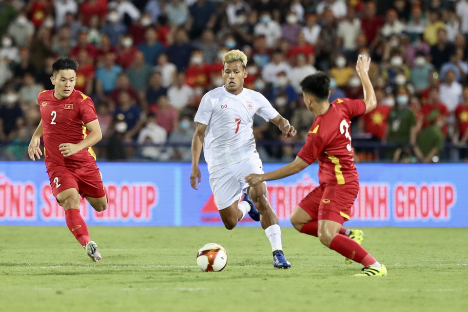 Những hình ảnh trong trận đấu. (Nguồn: TTXVN)