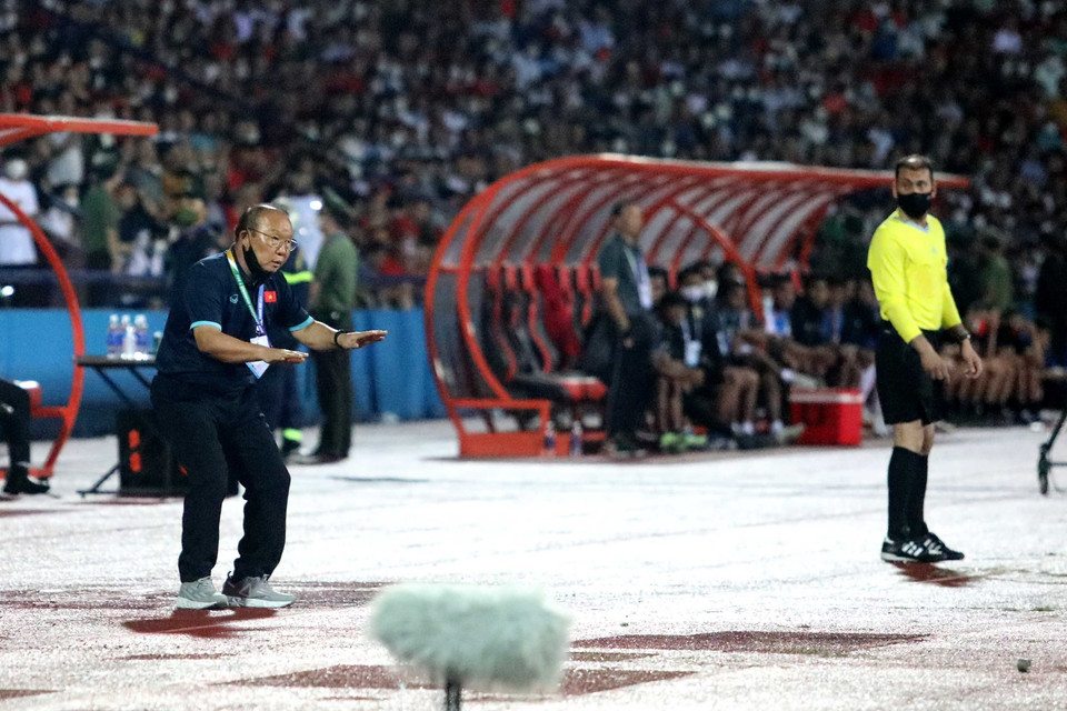 Những hình ảnh trong trận đấu. (Nguồn: TTXVN)