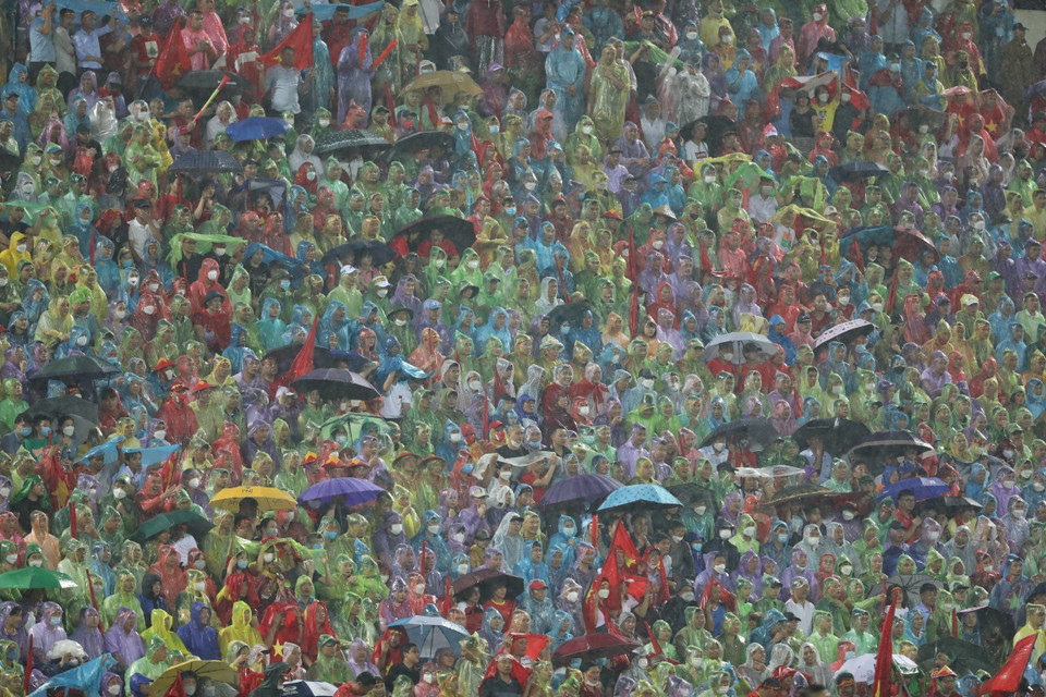 Những hình ảnh trong trận đấu. (Nguồn: TTXVN)