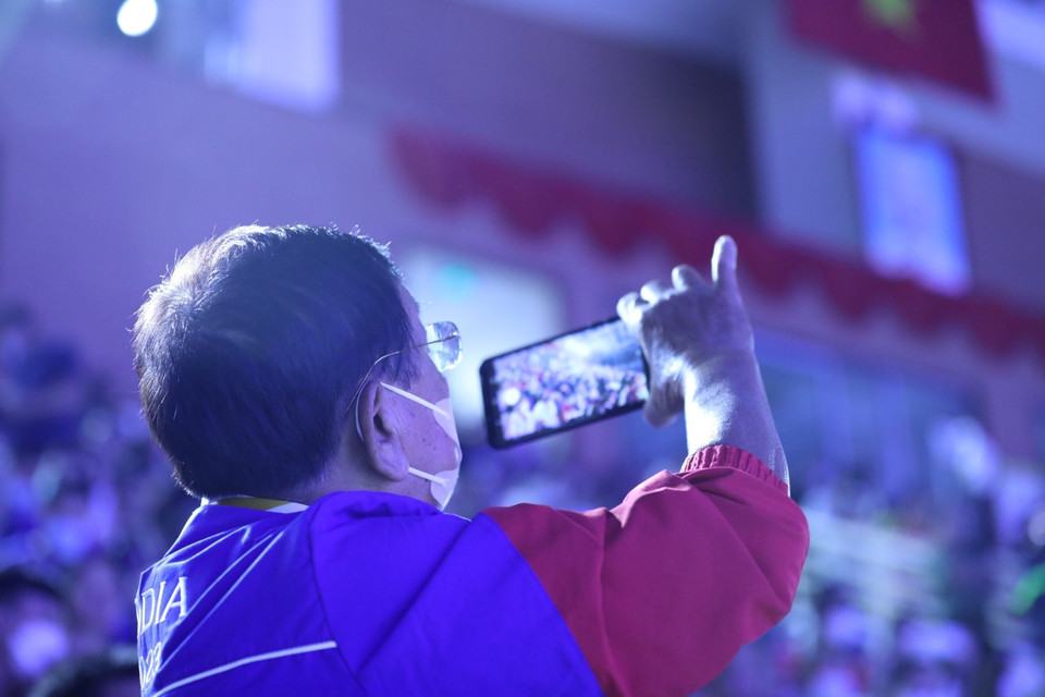 Đông đảo khán giả tham dự lễ bế mạc SEA Games 31. (Ảnh: TTXVN)