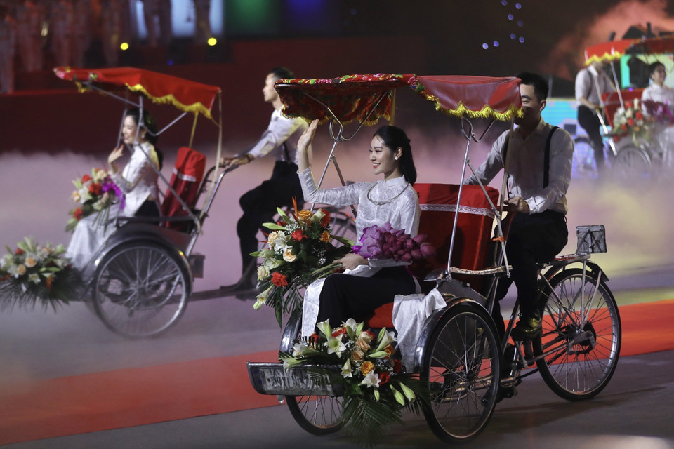 Chương trình nghệ thuật bế mạc SEA Games 31 Hội tụ để tỏa sáng. (Ảnh: TTXVN)