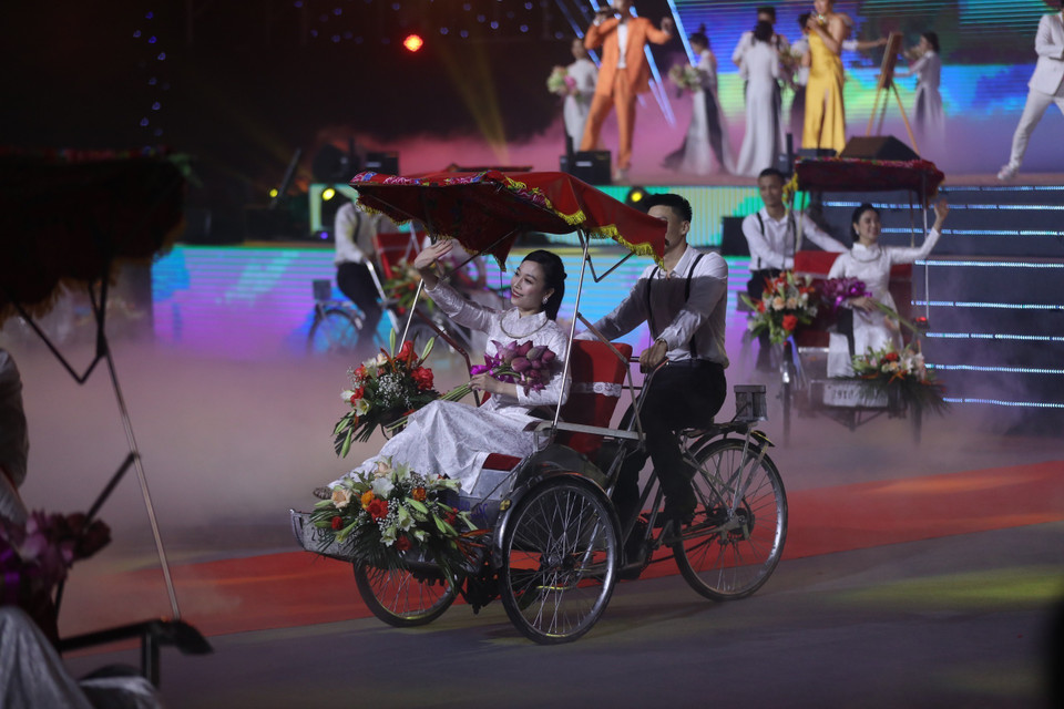 Chương trình nghệ thuật bế mạc SEA Games 31 Hội tụ để tỏa sáng. (Ảnh: TTXVN)